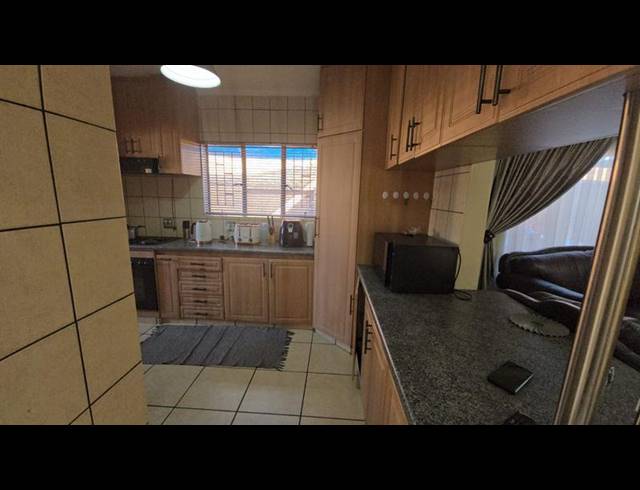 4 BEDROOM HOUSE FOR SALE IN FLORAUNA